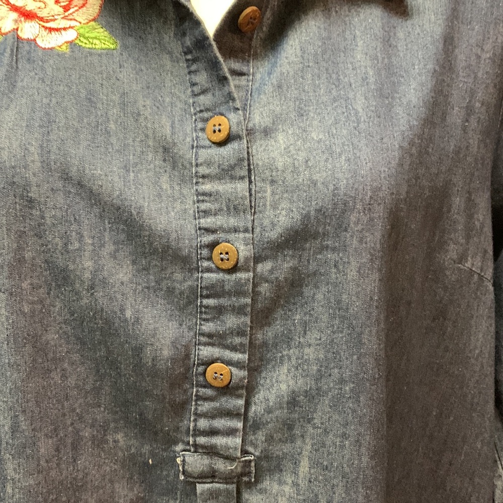 LMT: Light Denim Shirt Dress with two embroidered flowers - Picture 9 of 12
